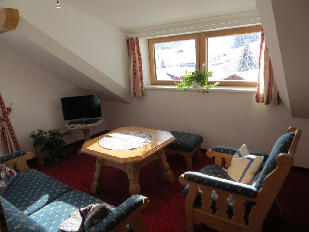 Ferienwohnung Gästehaus am Berg Hirschegg  Zimmer foto